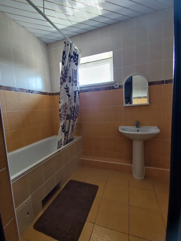 Просторная, светлая квартира в центре поселка Агой