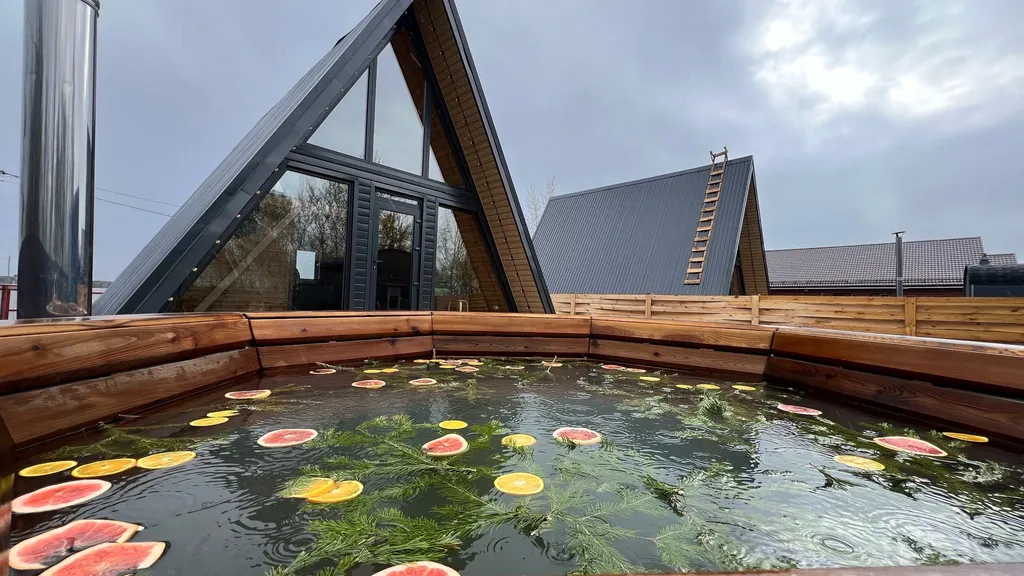 А фрейм большой с видом на озеро, баней на дровах и чаном сибирским