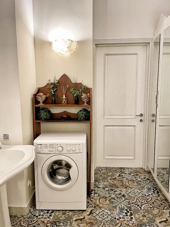 Уникальный апартамент в старинном особняке Anna Stevar