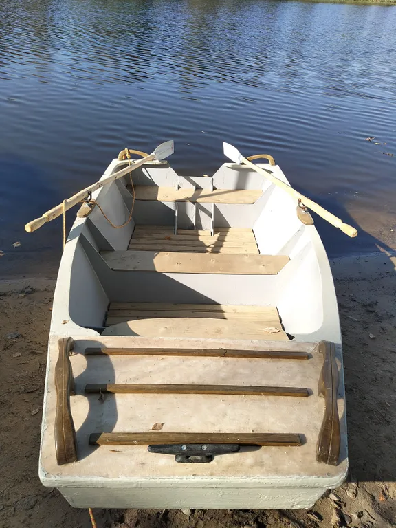 Домик на озере в глуши