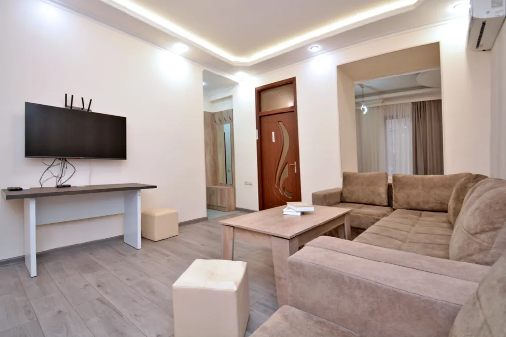 Charming apt next to Opera house