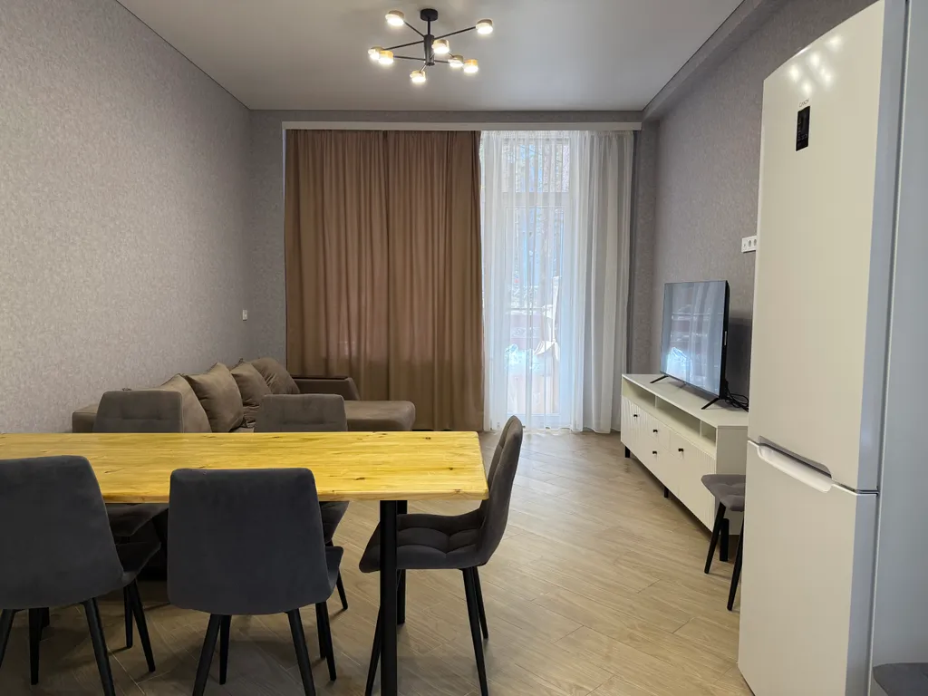 Уютная квартира с видом на горы и сосновый лес для больших компаний