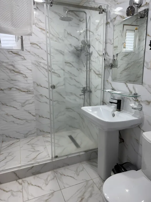 Malkar house с видом на гору Чегет