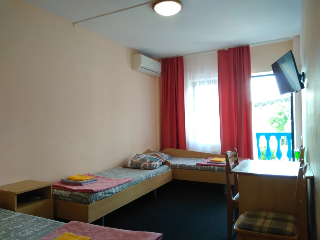 Морская Звезда к.3 - студия с 3-мя односпальными кроватями и лоджией