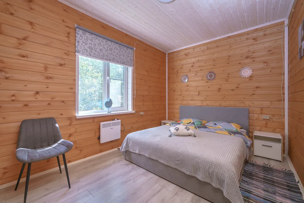 Новый коттедж для отдыха у реки с бассейном и баней