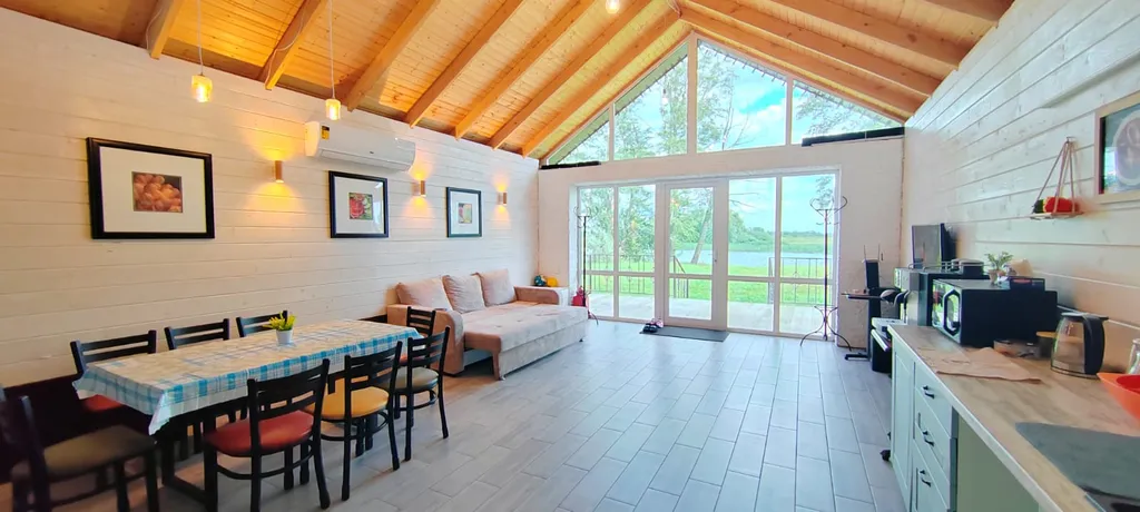 Дом на берегу озера