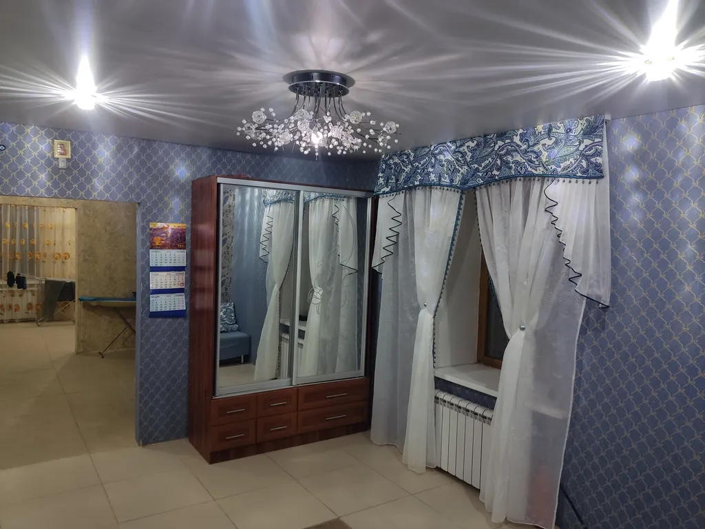 Дом у пруда, баня.