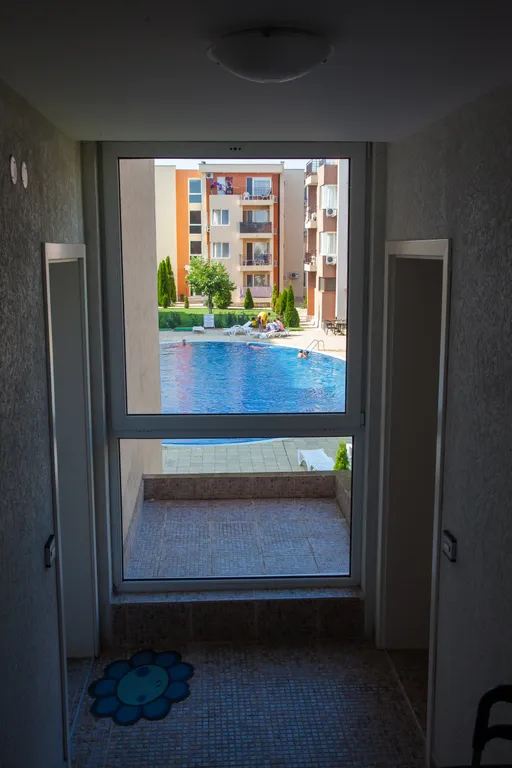 Двухкомнатная квартира у моря Чёрно-белая дача