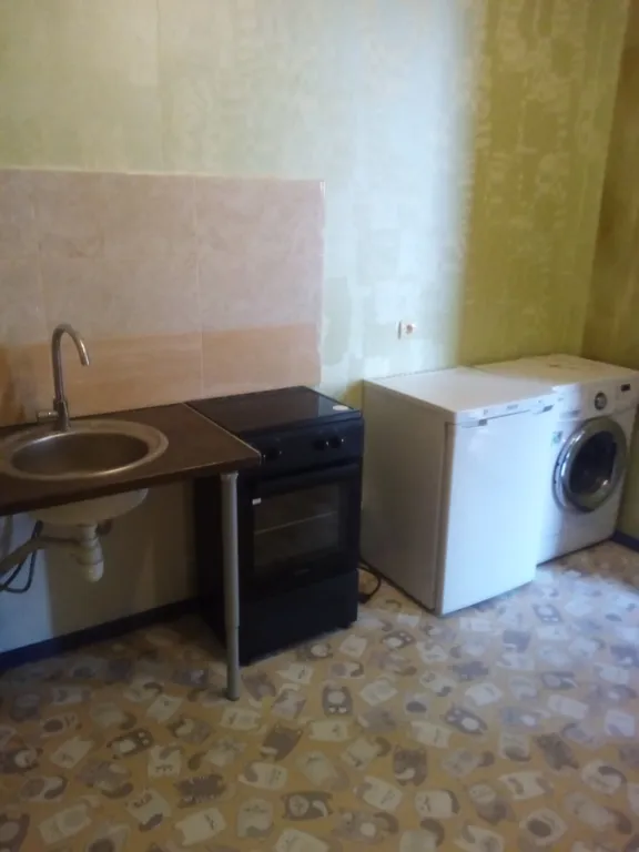 Квартира в новом доме на берегу реки. Парковка свободная.