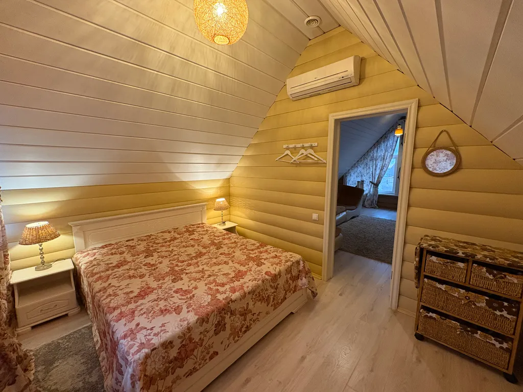 Загородный дом с бассейном и парной на дровах