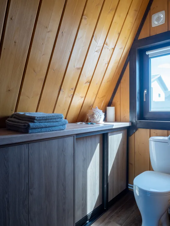 Уютный дом у озера