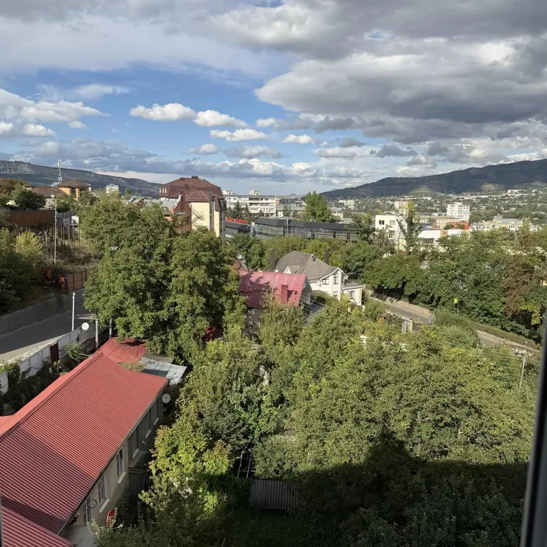 2-х комнатная квартира с видом на горы,рядом Комсомольский парк, рынок