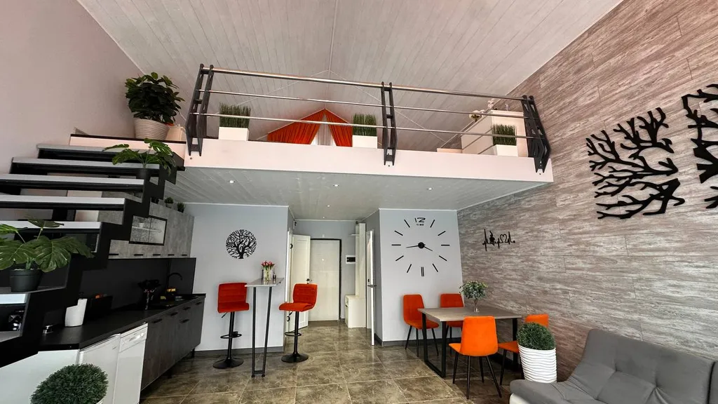 Дом в стиле барнхаус с тёплым бассейном и сауной