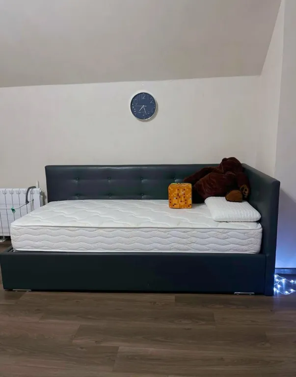 Двухэтажный дом поблизости с парком Галицкого