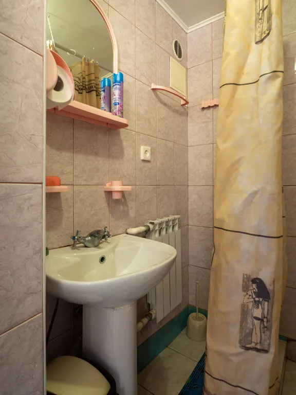 Уютный домик в беседках винограда