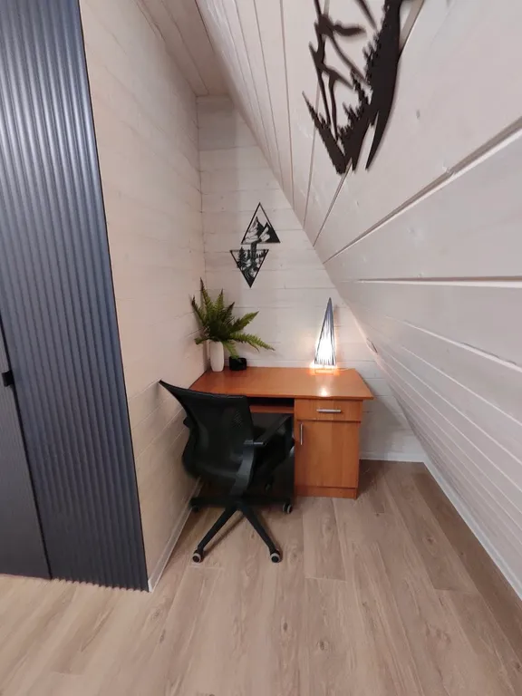 Большой уютный дом в лесу