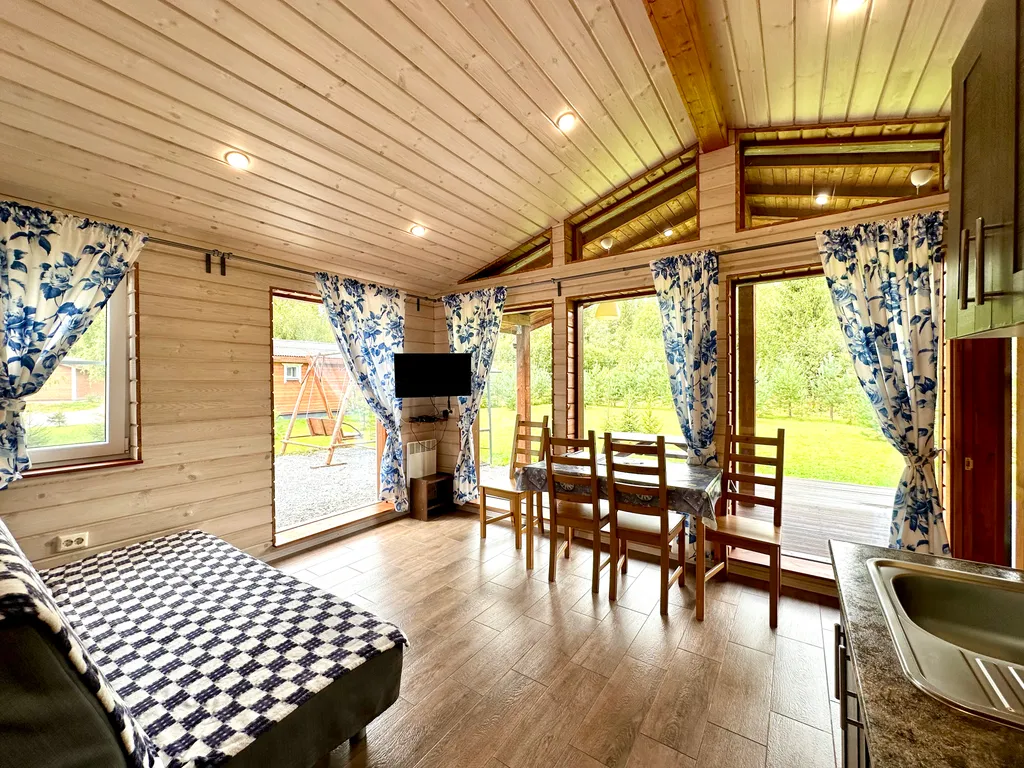 Коттедж с сауной и панорамным остеклением