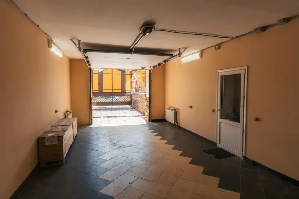 Современный дом в тихом месте