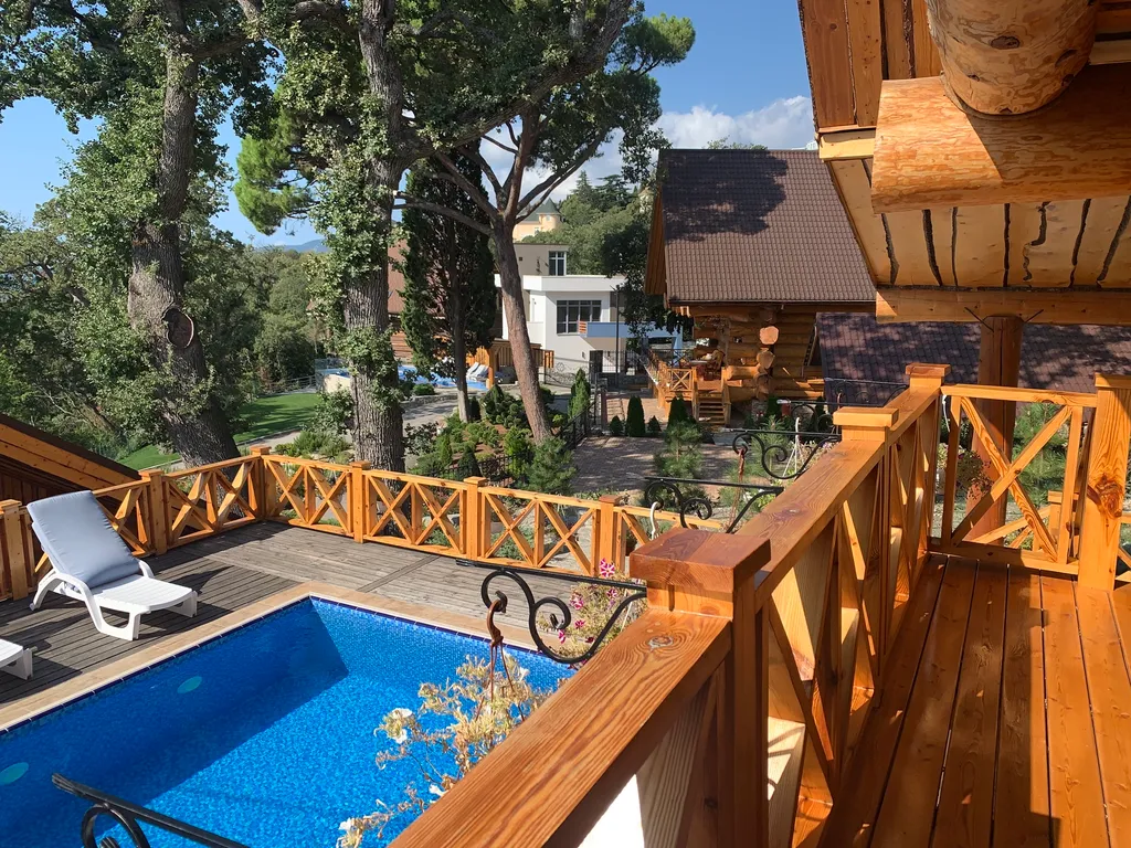 Дом - сруб с видом на море