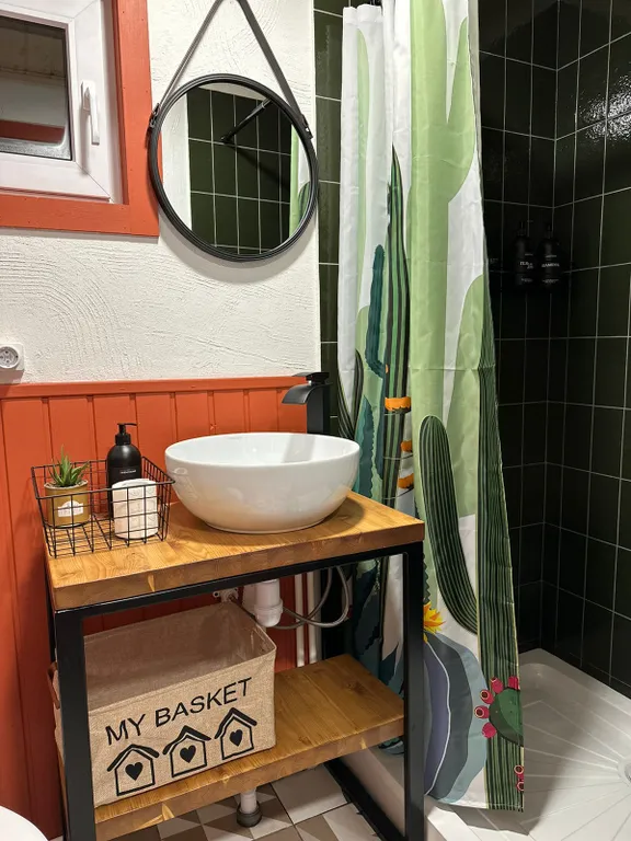 Домик в сосновом лесу