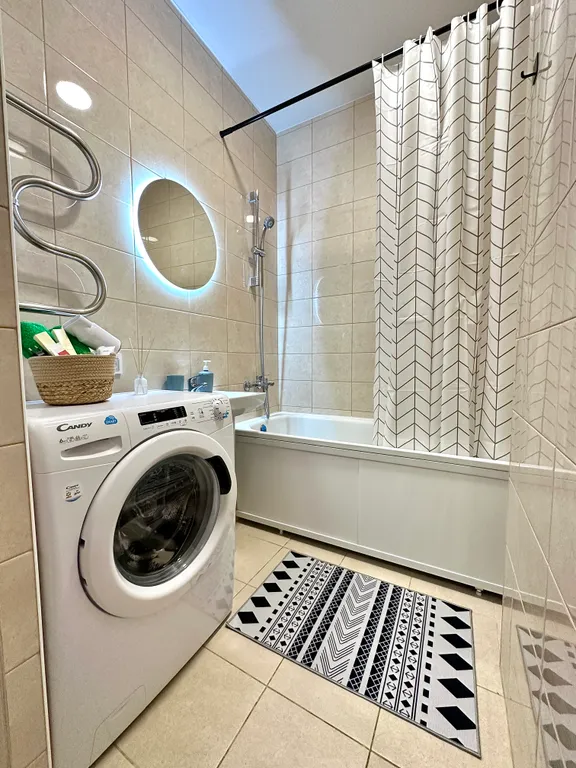 Новый дизайнерский апартамент с бесплатной парковкой для гостей