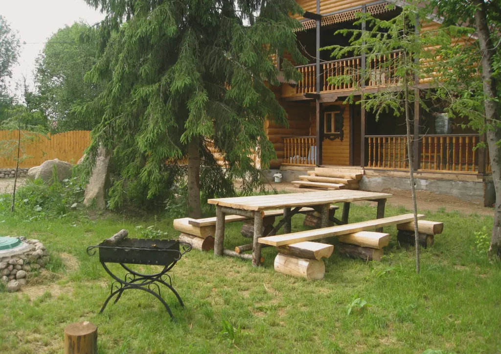 Бревенчатый коттедж на озере Селигер