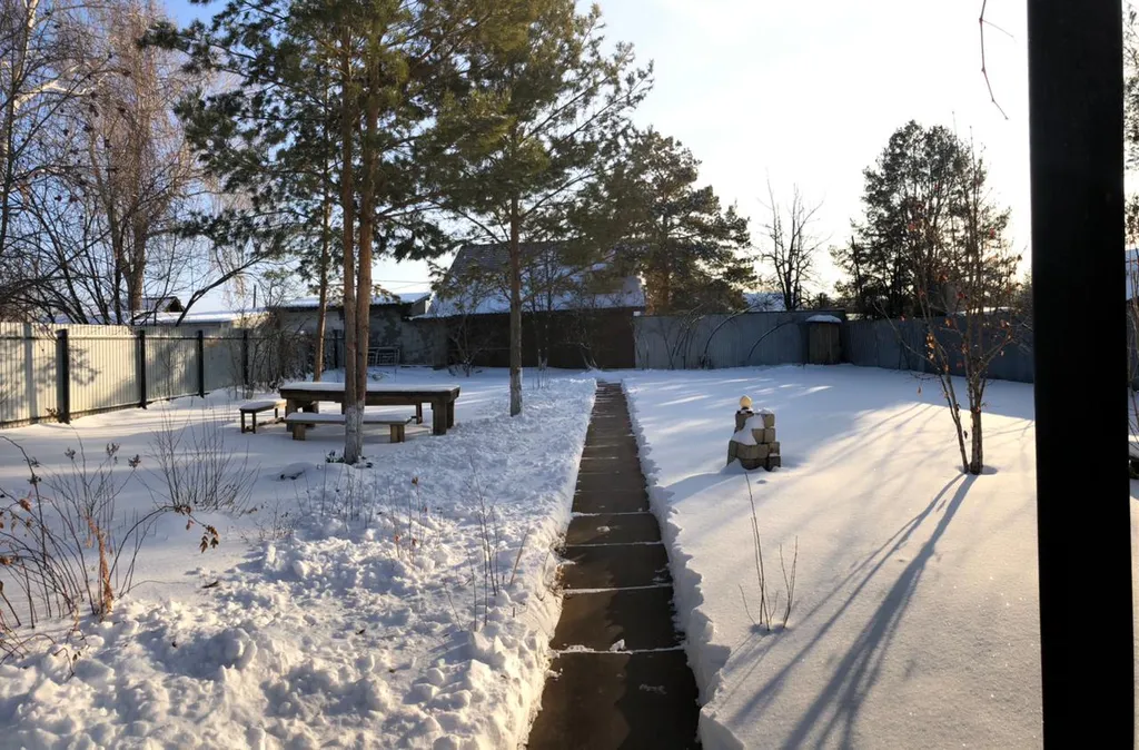 Домик в соснах с баней