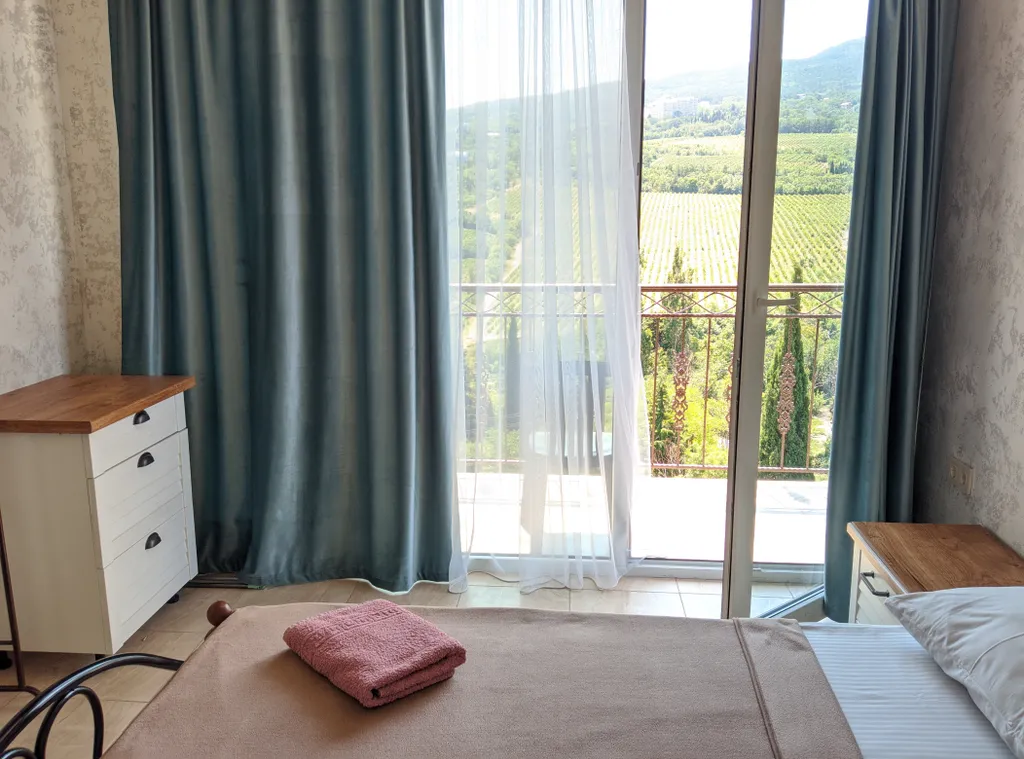 Уютная квартира с балконом Венеция Большая 3.1 — аренда посуточно в Ялта