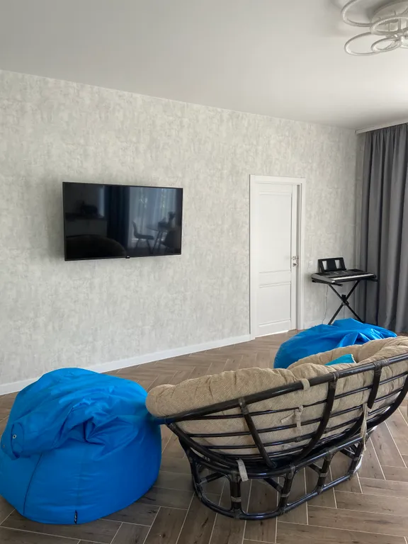 Уютный современный дом возле гор и моря