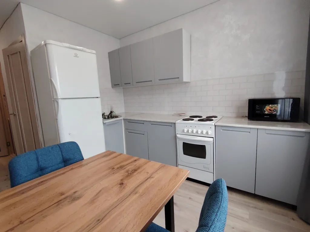 Двухкомнатная квартира напротив Академии Здоровья