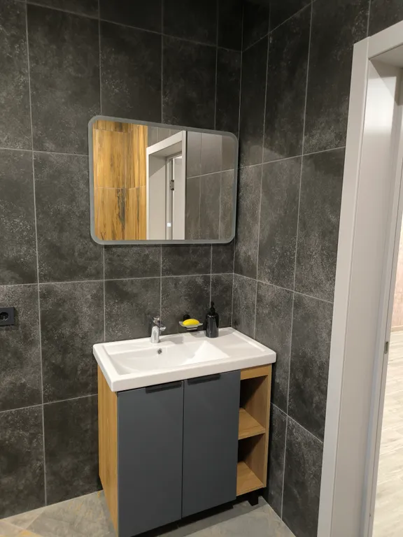 Современный коттедж в пригороде с баней и горячим чаном