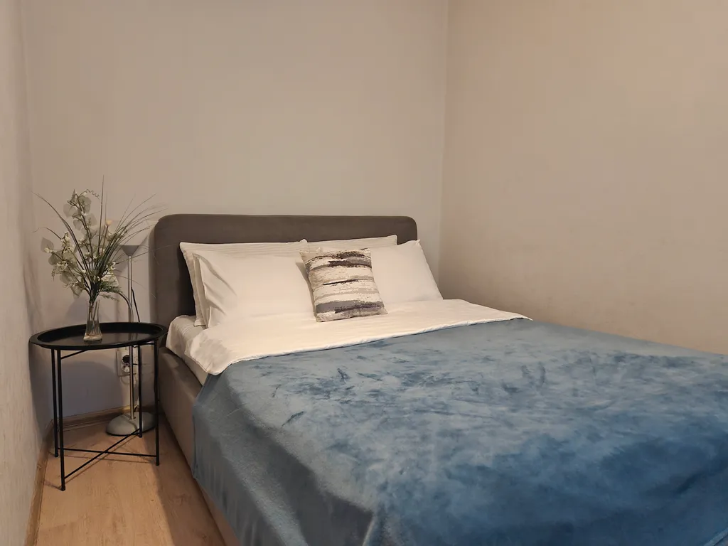 Уютная 2-квартира с гостиной и кухонной зоной — аренда посуточно в Серов