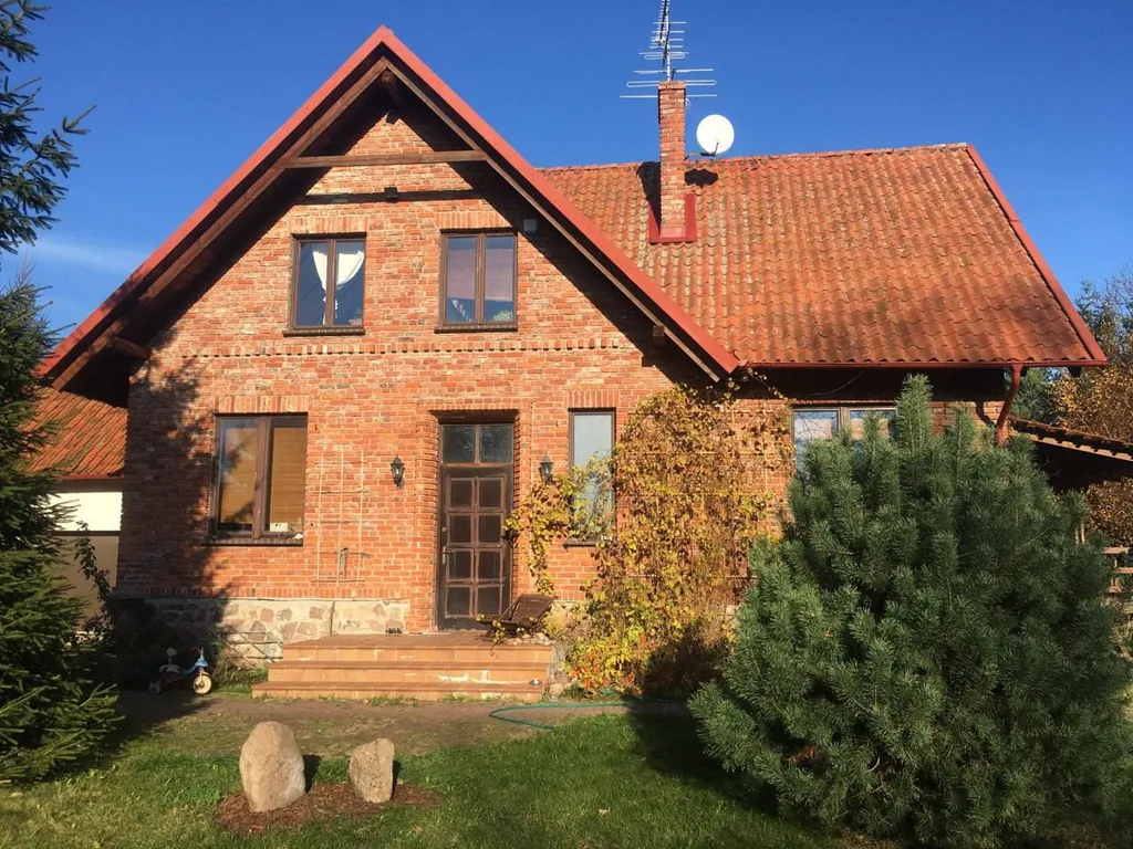 Дом с пляжем у моря