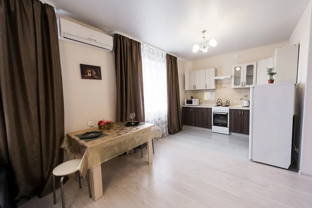 2-комнатня квартира (рядом Суворовское училище и Хилтон)