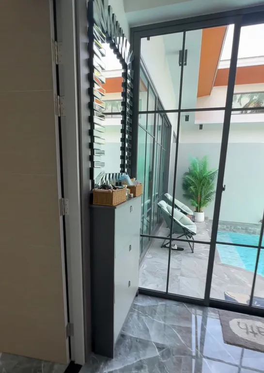 Вилла с частным бассейном в районе Най-харн