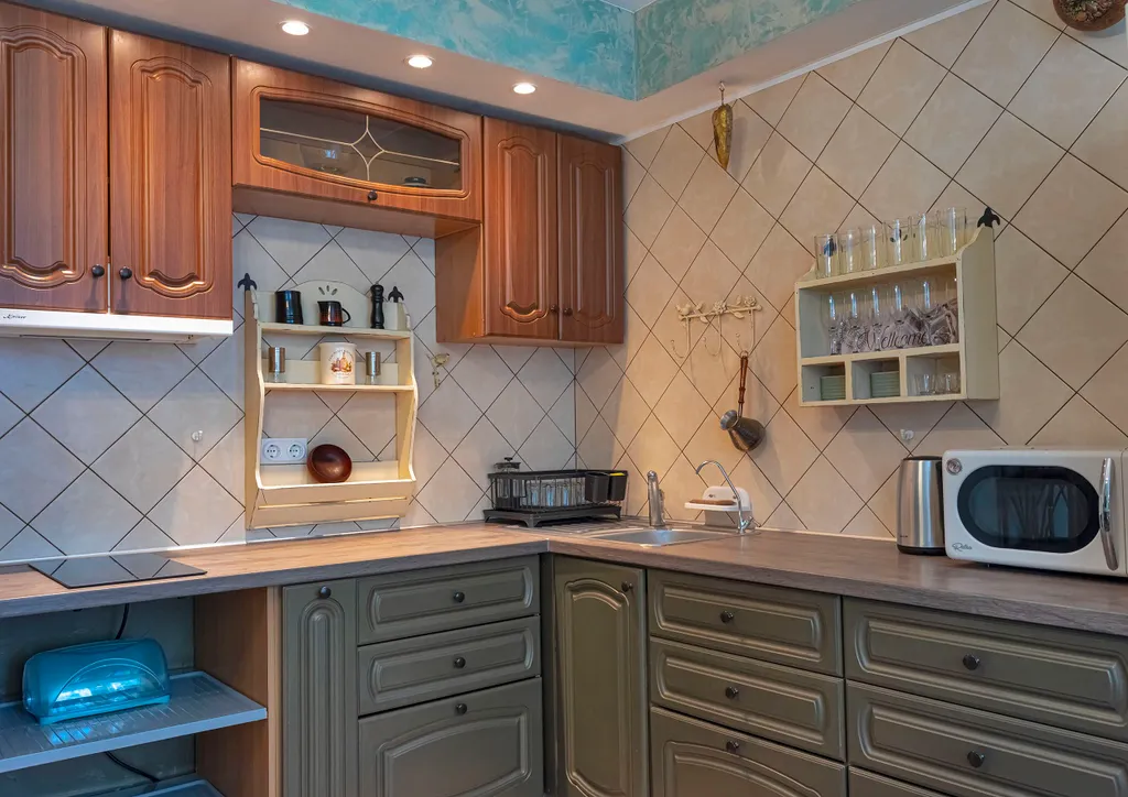 Стильная 1-комнатная квартира в центре с видом на море