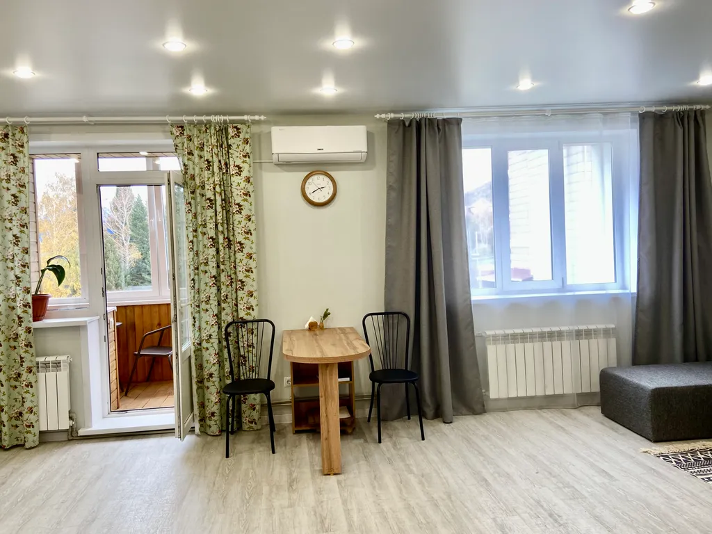 В новом доме просторная студия, до центра 5 минут