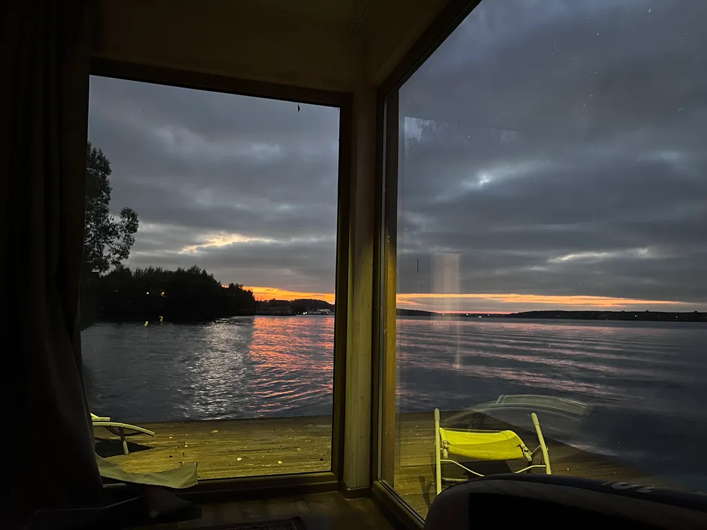 Коттедж Дом на воде с шикарным видом на большую воду и нереальные закаты — Подрезово