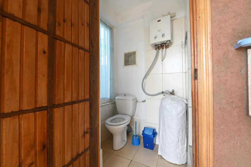 Домик-эконом с террасой и видом на море и горы