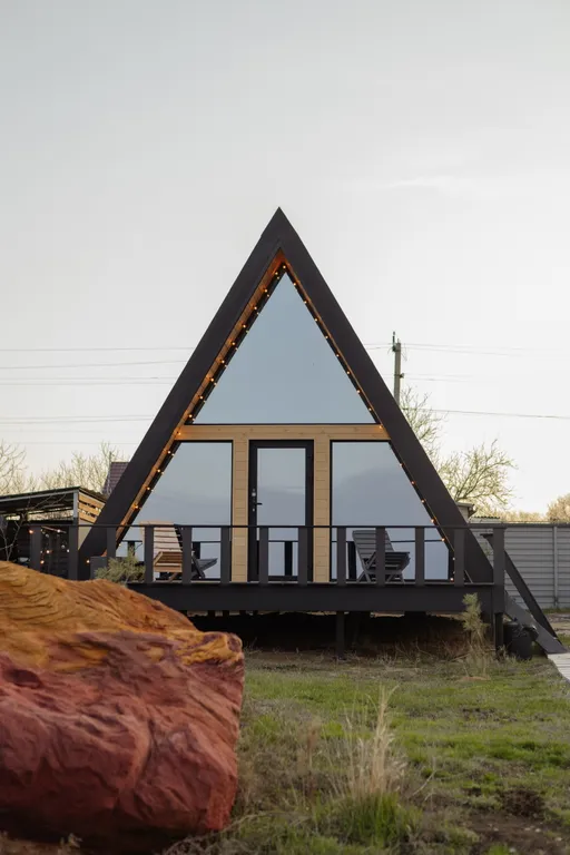 Дoм у реки с собственным причалом и рыбалкой