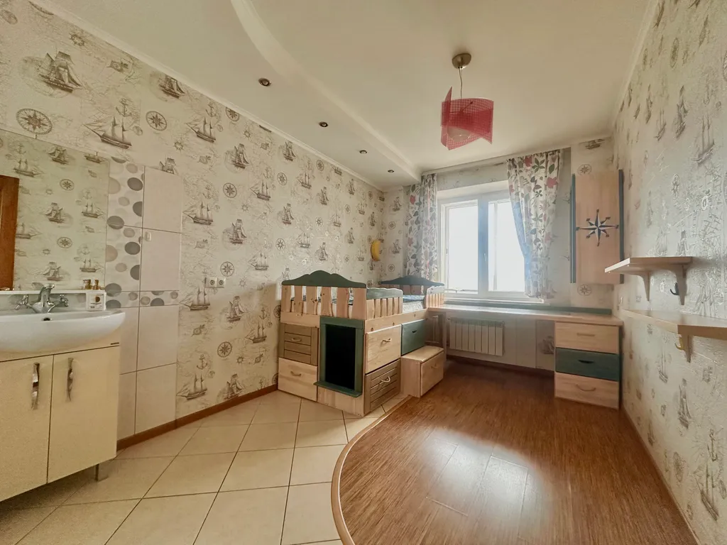 Светлая, уютная 2-комнатная квартира с отдельной детской комнатой