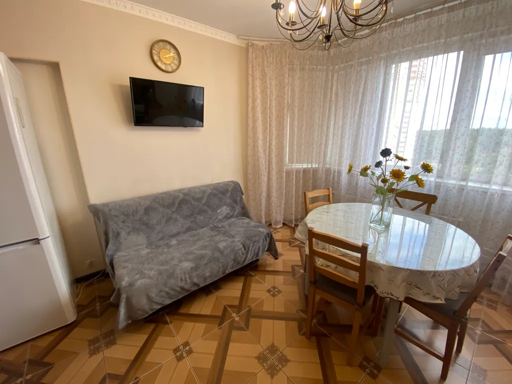 Красивая квартира с большим TV и Алисой