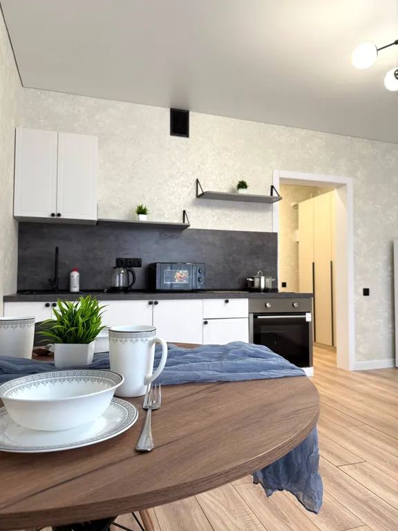 Уютная студия с новым ремонтом с видом на город