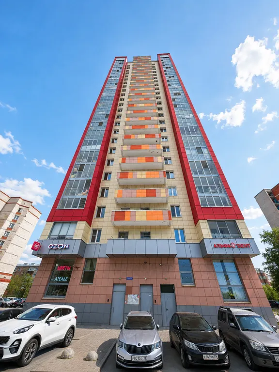 Просторная студия с панорамным видом на окрестности города