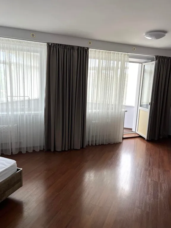 Просторная трехкомнатная квартира в самом центре