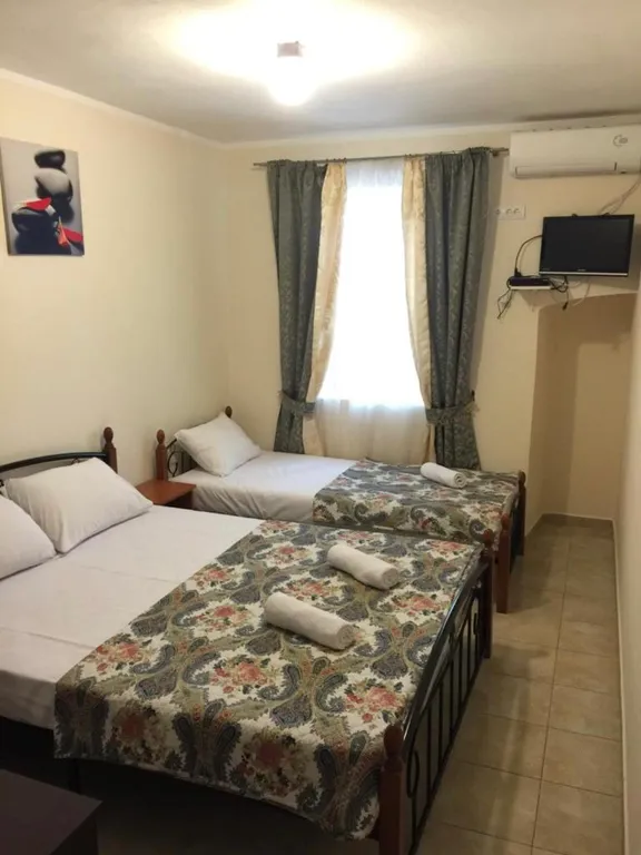 Каменный дом на набережной