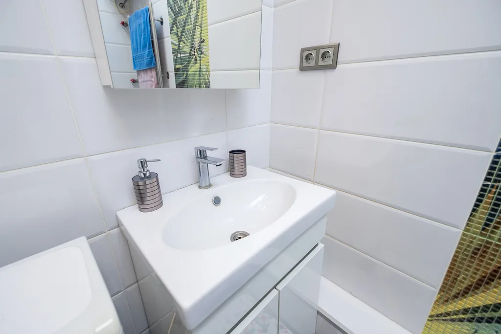 Большая студия с потолками 3 метра и Smart TV