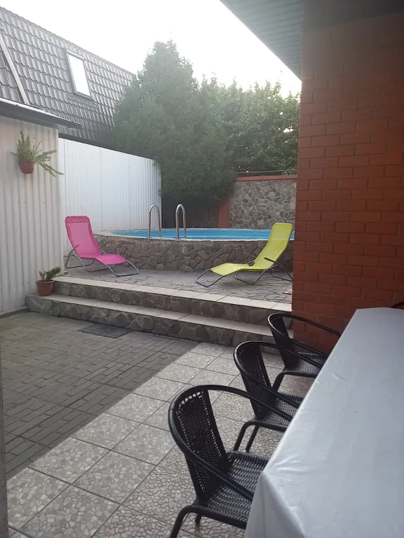 Коттедж под мероприятия с бассейном и баней