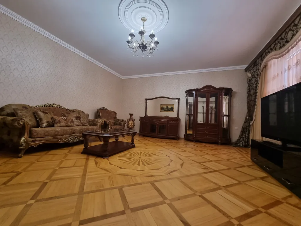 2х этажный дом в самом центре города