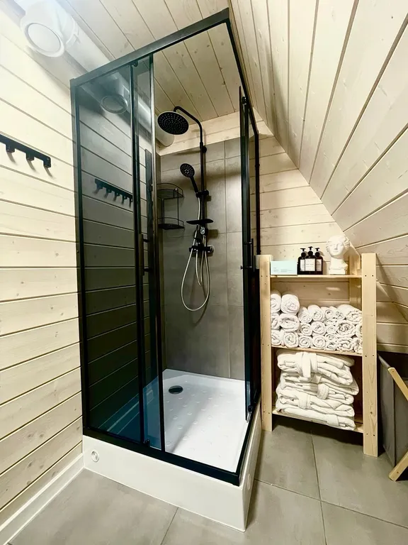 Треугольный дом с баней и сибирским чаном